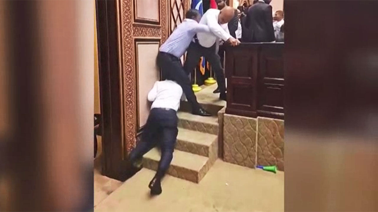 몰디브 국회 몸싸움