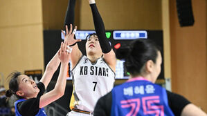 '박지수 트리플더블' 여자농구 KB 20승째&hellip;1위 확정 7승 남았다