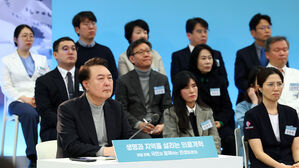 정부 "의대 증원 못하면 대한민국 없어"&hellip;의사단체 반발 거셀 듯