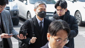 '제작사 고가 인수 의혹' 김성수 카카오엔터 대표 구속영장 기각