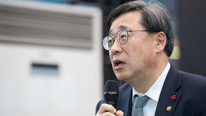과기정통부, 삼성전자에 '휴대폰 부담 완화' 협조 요청