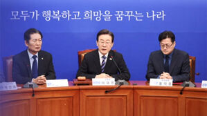 민주, '무책임' 비판에&hellip;"이재명, 설 전에 결단 내릴 것"