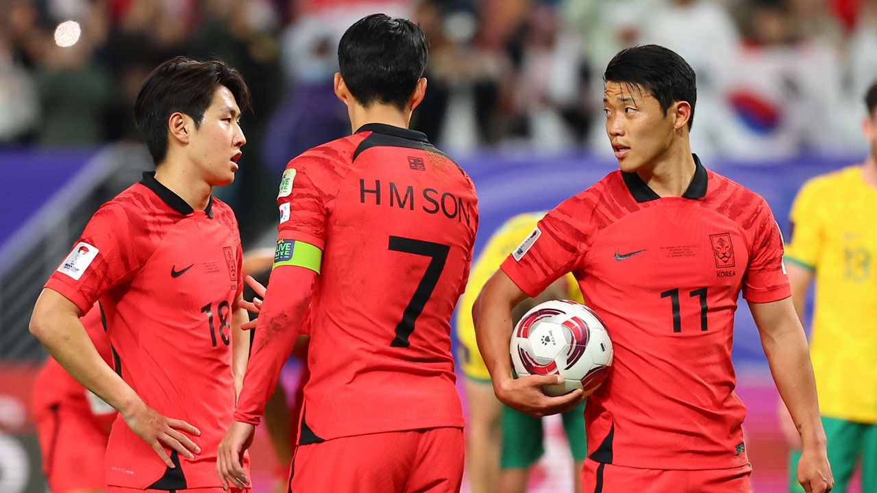 2023 아시아축구연맹(AFC) 아시안컵 8강전 한국과 호주의 경기. 후반 추가시간 황희찬이 페널티킥을 차기 전 이강인, 손흥민과 이야기하고 있다. (사진=연합뉴스)