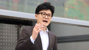 한동훈 "연하장에 목련&hellip;김포, 봄 오면 서울 될 수 있을 것"