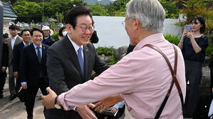 문 "친문&middot;친명 프레임 안타까워"&hellip;이재명 "단결해 총선 승리"