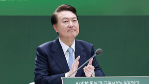 "저도 재능 기부하겠다"&hellip;윤 대통령, 초교서 학부모와 '늘봄학교 토론'