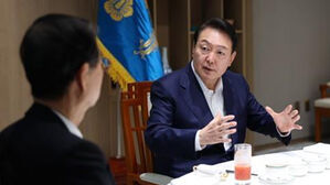 윤 대통령 "명절 물가 관리 &middot; 사고 방지에 만전 기해야"