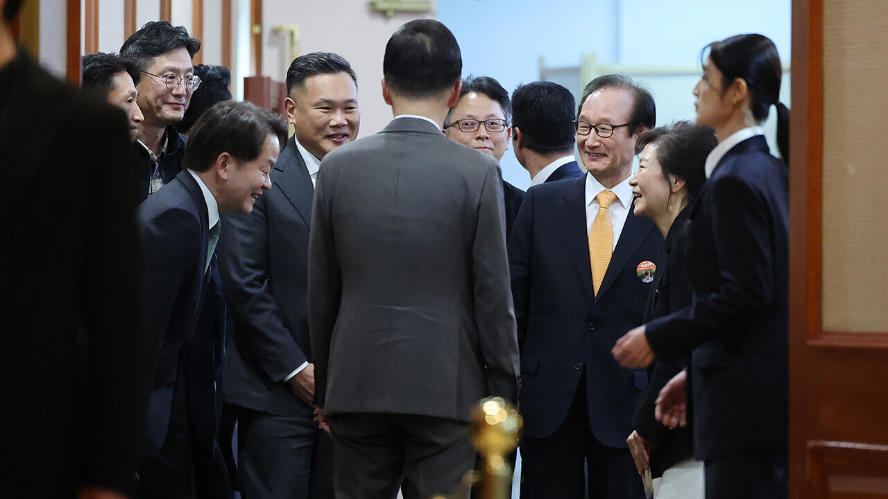 퇴장하는 박근혜 전 대통령 (사진=연합뉴스)