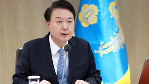 윤 대통령 "의사 인력 확대는 늦출 수 없는 시대적 과제"