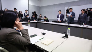 '의대 증원 발표' 앞두고 만난 복지부&middot;의협&hellip;4분여 만에 파행