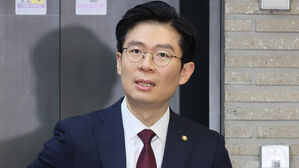 국민의힘 "민주당 탈당 청년 100명 &middot; 생애 첫 당적 청년 200명 입당"
