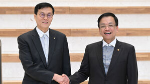 최상목, 한국은행 첫 방문&hellip;경제 구조 개혁 방안 논의