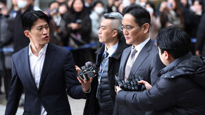 참여연대 &middot; 민변 "'이재용 무죄' 1심 재판부, 본질 회피한 판단"