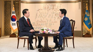 윤 대통령, 지지율 하락세에 "금년엔 국민 체감 성과 노력"