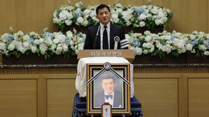 '한국의 그레고리 펙' 남궁원 영면&hellip;홍정욱 "아들이어서 행복"