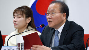 윤재옥 "위성정당 원인 제공자는 민주당&hellip;적반하장 기막혀"