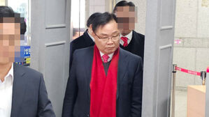 '불출마 대가 공직 제안 혐의' 홍남표 창원시장 1심서 무죄