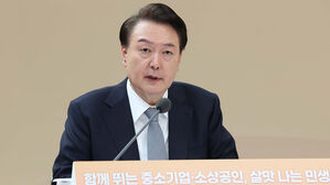 윤 대통령 "소상공인 이자&middot;세금 덜겠다&hellip;피멍 들게 하는 규제도 개선"