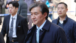 조국 "포기 않고 새로운 길 가겠다&hellip;검찰 독재 횡포 막을 것"