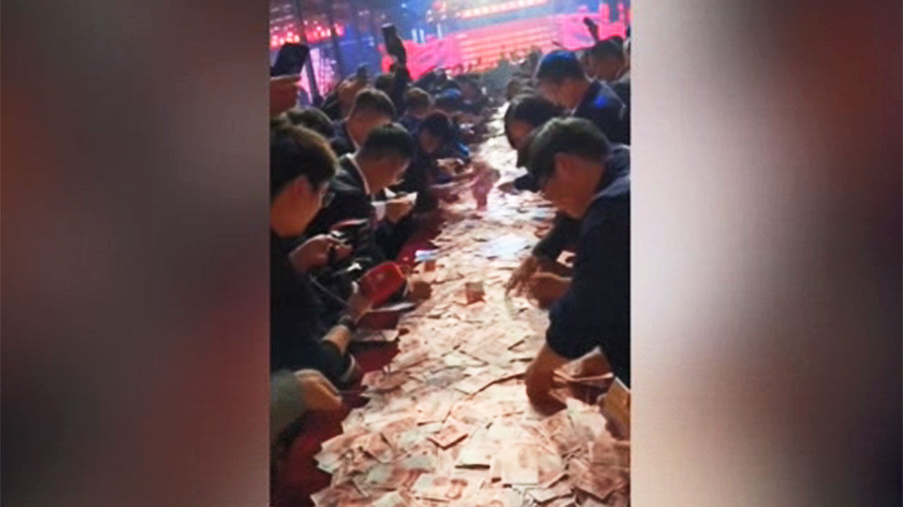 중국 허난성 소재 한 중장비 제조사의 연말연시 행사