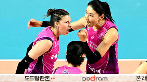 '김연경 24득점' 흥국생명, 3연승 행진