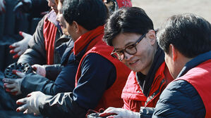 국민의힘, '연탄 정치쇼' 민주당 비난에 "'위장 탈당쇼' 눈엔 그리 보이나"