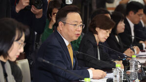 보건복지부 장관, 전공의들에 '의대 증원 정당성' 호소
