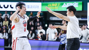 신인 박무빈 결승 3점포&hellip;현대모비스, 프로농구 첫 800승 달성