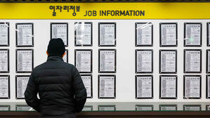 3월 취업자 17만 3천 명↑, 3년 만에 최소폭&hellip;청년고용률 감소 전환
