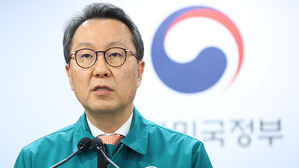 의사 집단행동 움직임에 정부 "비대면 진료 &middot; PA간호사 확대" 응수