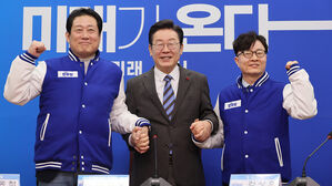 민주당, 유동철 동의대 교수 등 영남 인재 2명 영입