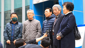 한국전쟁 중 민간인 학살 유족, 김광동 진실화해위원장 고소