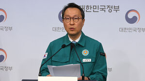 '전공의 사직' 움직임에 정부 "전공의 근무여건 개선 본격 추진"