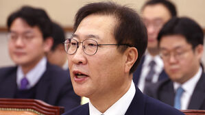 법무장관 청문회, 고액 수익 공방&hellip;"과다하지 않아" "전관예우"