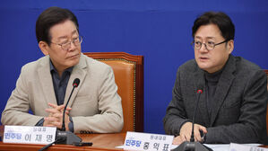 홍익표 "경제성장률, 25년 만에 일본에 뒤져&hellip;최악 성적표"