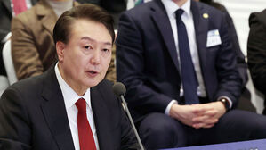 윤 대통령 "이공계 대학원생 연구장학금 도입&hellip;대통령장학생도 확대"