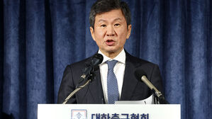 축구지도자협회 "홍명보 선임 과정 독단, 절차 무시&hellip;정몽규 사퇴 촉구"