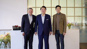 윤 대통령, "K콘텐츠 투자 늘려달라" 이정재 배우와 오찬