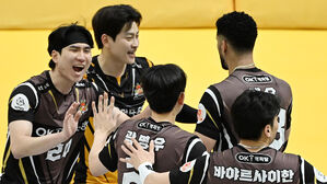 '레오 38득점' 남자 배구 OK금융그룹 3위 탈환