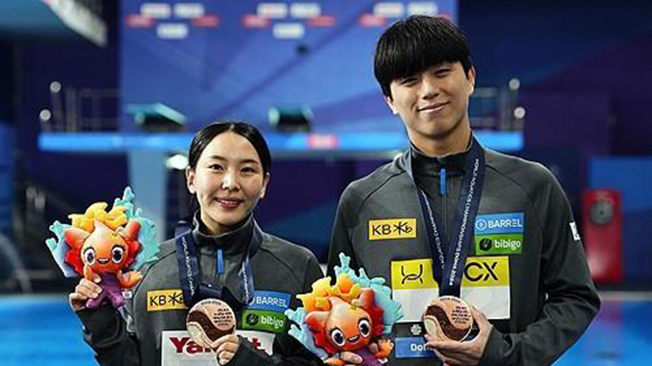 다이빙 싱크로에서 동메달을 합작한 김수지(왼쪽)와 이재경 