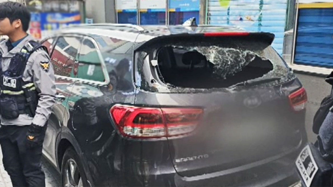 춘천 명동거리 골목, 술 취한 남성에 훼손된 차량