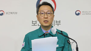 복지차관 말 실수에 느닷없이 불거진 '의새' 논란&hellip;의료계, 고발