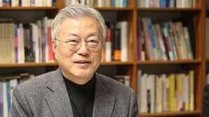 '이준석 사당화' 게시글에 문재인 전 대통령 '좋아요'&hellip;문 전 대통령 측 "단순실수, 취소"