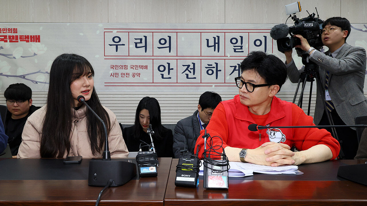 관내 1인 가구 대표 발언 듣는 한동훈 비대위원장