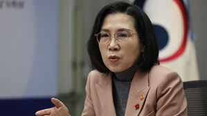 정부, 김현숙 전 여가부장관&middot;윤태식 전 관세청장 등 재취업 승인