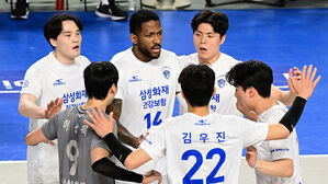 남자배구 삼성화재, 풀세트 끝에 현대캐피탈 제압