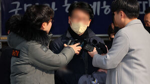 이재명 습격범 첫 재판서 "순수 정치적 명분에 의한 행동" 주장