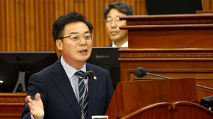 등짐펌프 메고 '헉헉'&hellip;위험천만 산불감시원 체력 시험 여전