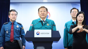 정부 "의료인 불법 집단행동 주동자 &middot; 배후세력 구속수사 원칙"