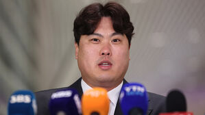 오키나와로 떠나는 류현진 "꼭 이루고 싶은 것은 한화 우승!"
